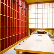 周りの目を気にすることなく食事ができる、全席完全個室のプライベートな空間。部屋のバリエーションも多いので、さまざまなシーンに利用できます。