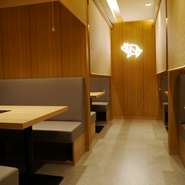 オシャレなソファ席もあり、女子会での利用もオススメ。コラーゲンたっぷりの豚は、美容と健康を気使う女性にとっての強い味方。しゃぶしゃぶで女子会をしてみては？