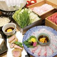 ※お料理は全て大皿盛りでのご用意となります。
※写真はイメージです。詳細はコース内容をご確認ください。
※ご予約内容、人数変更は食材の手配上ご予約日の2日前までのご対応です。それ以降の変更はキャンセル料が発生致します。