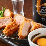 甘みのあるもっちりとした食感が魅力的な、旨みのつまったヒレ肉をサックリ揚げたヒレカツは、リピーターの多い一品です。
