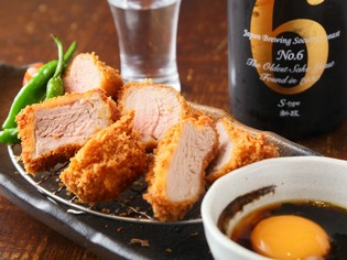 もっちり食感のヒレ肉をサクッと揚げた『特選ヒレカツ』