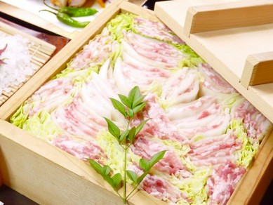 柔らかい肉質と優しい甘みのある脂質『群馬産 上州麦豚しゃぶしゃぶ~特製ダシで~』