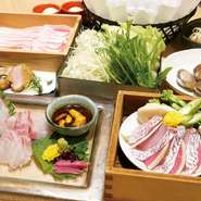 ※お料理は全て大皿盛りでのご用意となります。
※写真はイメージです。詳細はコース内容をご確認ください。
※ご予約内容、人数変更は食材の手配上ご予約日の2日前までのご対応です。それ以降の変更はキャンセル料が発生致します。