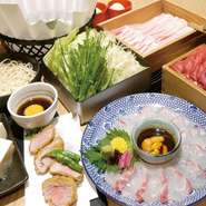 ※表示価格は税込価格です。
※お料理は全て大皿盛りでのご用意となります。
※写真はイメージです。詳細はコース内容をご確認ください。
※ご予約内容、人数変更は食材の手配上ご予約日の2日前までのご対応です。それ以降の変更はキャンセル料が発生致します。