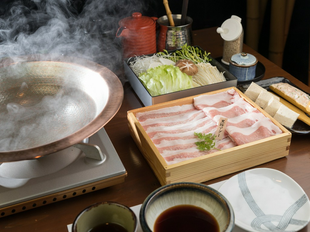 豚の旨みを存分に味わう『沖縄産　黒豚アグーしゃぶしゃぶ』