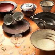 素朴な器に盛り付けられた素材の旨みを活かしたやさしい味の料理はお祝い事にぴったり。お子様の節目毎のお祝いや長寿のお祝いなど、家族の会食におすすめです。