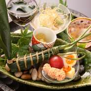 日本料理の様々な技法を駆使してつくり上げる前菜。『ミニとまとの白ワイン煮』など、伝統的な日本料理に留まらない独創的な逸品も味わえます。