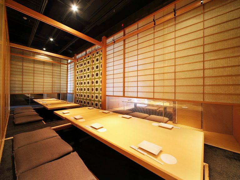 部屋の広さを変えて、最大36名までの宴会場としても利用