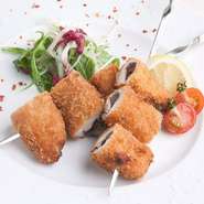 ヘルシーなササミに梅としそを巻き込みさっくり揚げました。