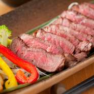 定番メニューとは別に、旬の食材を使った季節限定の料理を揃えています。春夏秋冬それぞれ限定のメニューでおもてなしいたします。何度も訪れて頂いても新しい料理との出会いがあります。