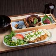 （小鉢/椀/香の物付き）
週により内容が異なりますので、写真はイメージとなります。