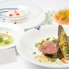 料理のストーリーを楽しめる『シェフおすすめのコース』