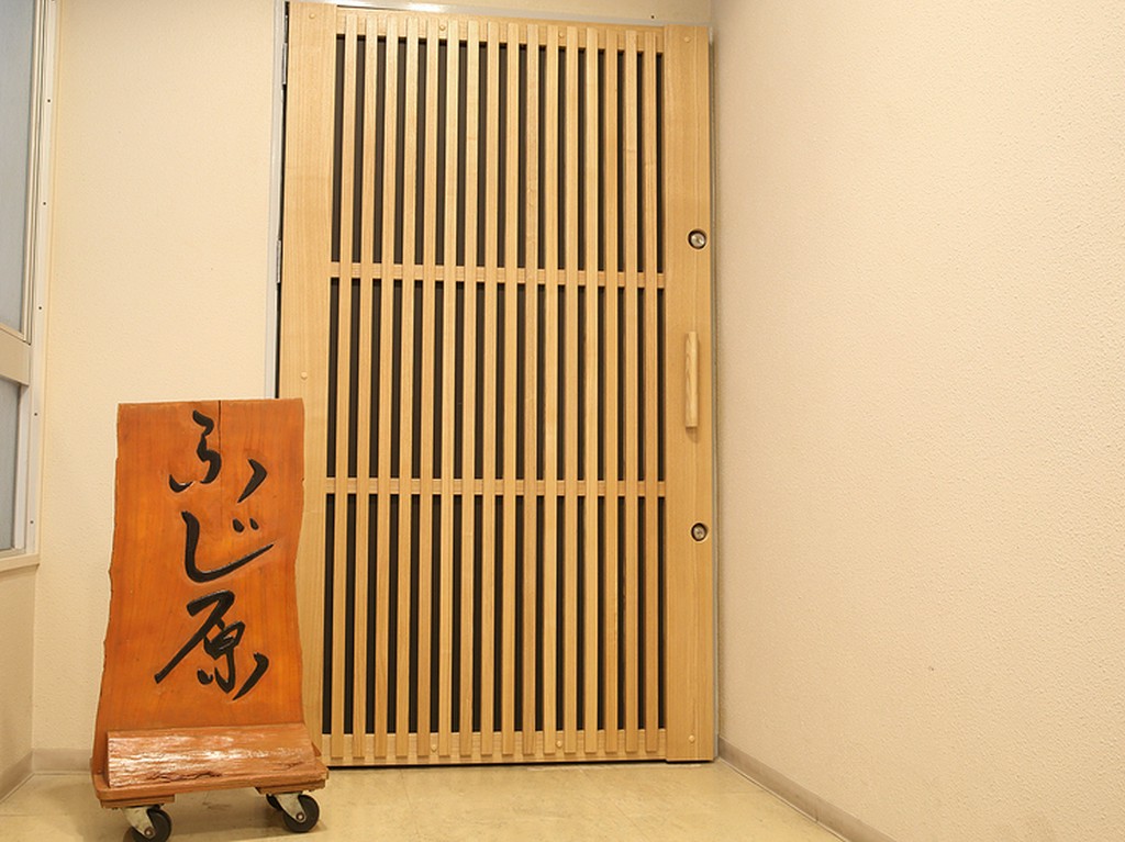 久屋大通駅から徒歩5分、ビルの3階に佇む大人の隠れ家