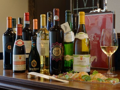 好みの味が見つかるよう、飲み口の違うワインが数多く揃う