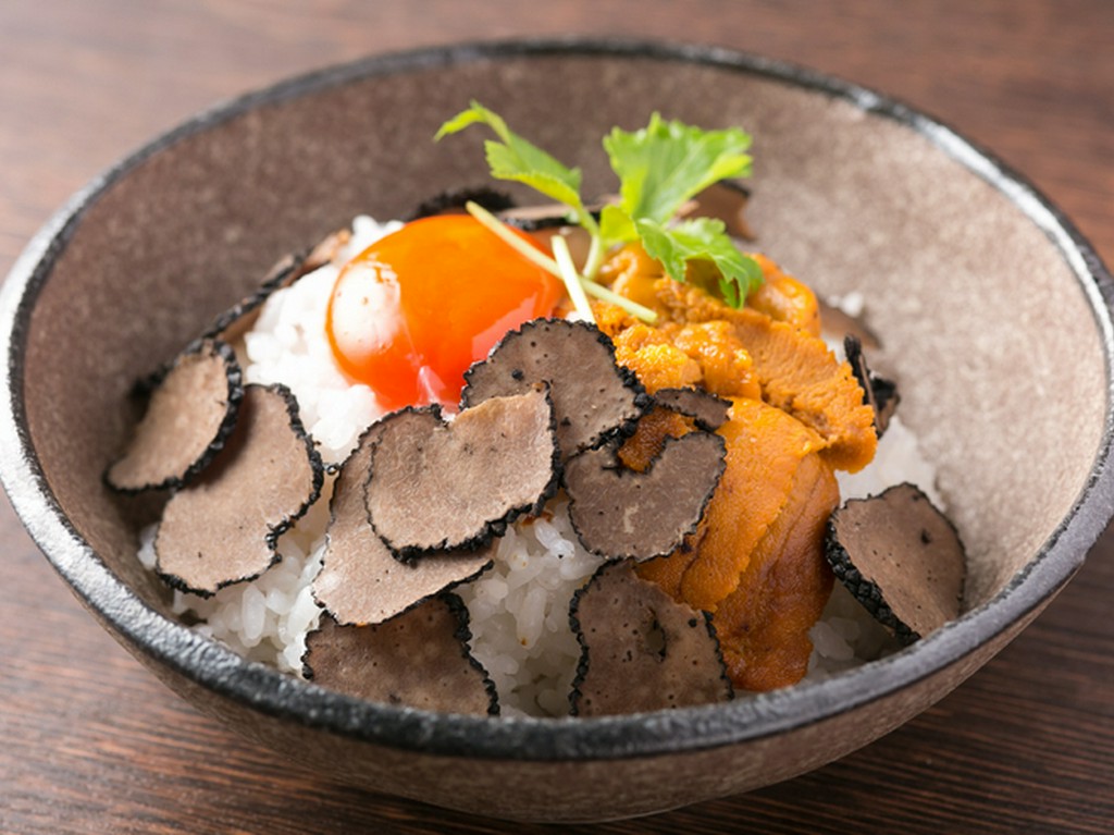 雲丹と黒トリュフの卵かけご飯