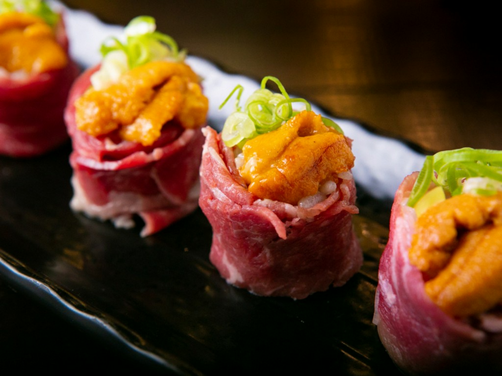 ＜おすすめ＞生うに牛肉巻き　2貫