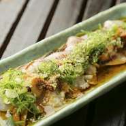 ピリッとした辛さが食欲をそそり、やみつきになる料理。セリに使用される魚は日替わりで内容は変わります。