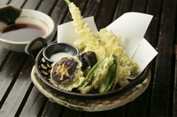 （エビ・イカ・白身魚・季節野菜2種） 