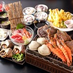 活サザエ、活ホタテ、活白はまぐり、など巨大水槽から鮮度抜群のままテーブルで焼いていただきます　