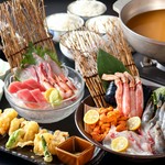 北海道直送の上質な生うにを惜しみなく使用し、和食の匠が出汁から拘ったうにスープで鮮魚をしゃぶしゃぶ