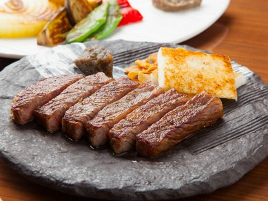 噛むほどに肉汁が口の中に溢れる「近江牛」の『牛肉と焼き野菜』