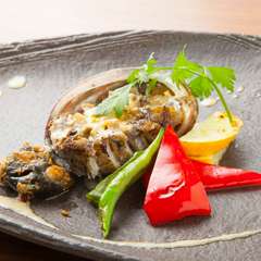 鮮度抜群の黒鮑を堪能する『活鮑の鉄板焼き』