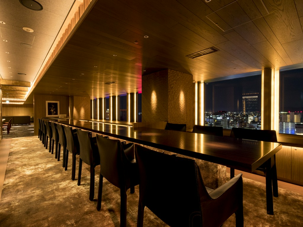 バー「トランスブルー」も併設