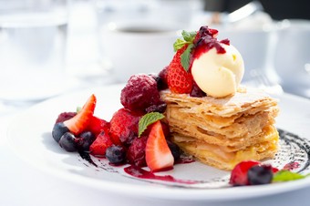 お買いもの後にアフタヌーンティーも！