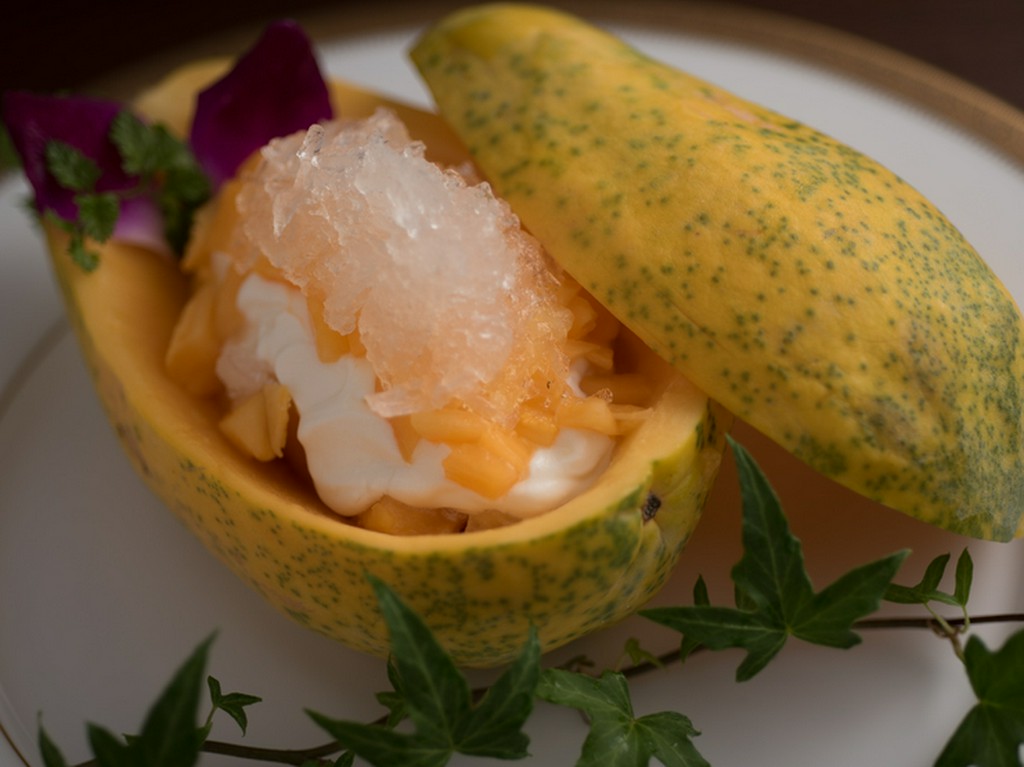 ココナッツミルク入り燕の巣のスープ（一人前）