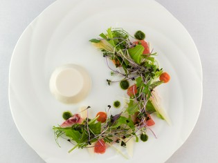 季節ごとに替わる食材を楽しめる『モンマントルコース』