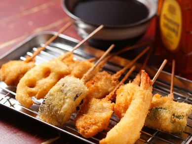 コマネチに来たらまずはコレ。揚げたての串カツ『2人セット7本×2』