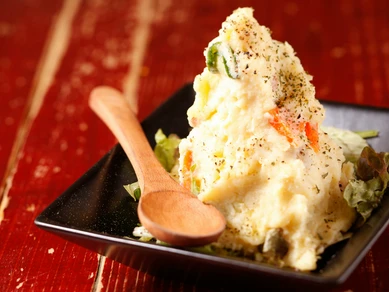 芋の自然な甘みが広がる『コマネチのポテトサラダ』