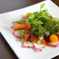 イタリアンな沖縄料理『海ぶどうとタコのわさびソース添え』