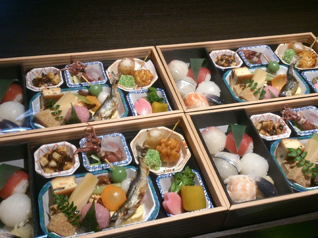 昼のメニューなら、食べ歩きが趣味の若い女性にも