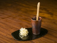 パメルメジャーノの糸玉（写真左）