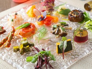 食材そのものの旨味を最大限に引き出した『前菜16種盛り合わせ』
