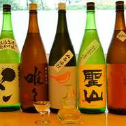 季節に合わせ全国各地から厳選される旬の日本酒