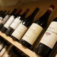 ワインは赤、白、スパークリング合わせて50種類以上のものを用意。豊富なラインナップの中から、肉に合ったワインを堪能することができます。