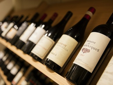 ワインセラーを完備し、種類は50種以上。肉に合ったワインを堪能