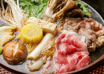 和牛の極みを個室で堪能。焼きも仕上げもすべてお任せのフルオペレーションの極上体験。〈2ドリンク付き〉