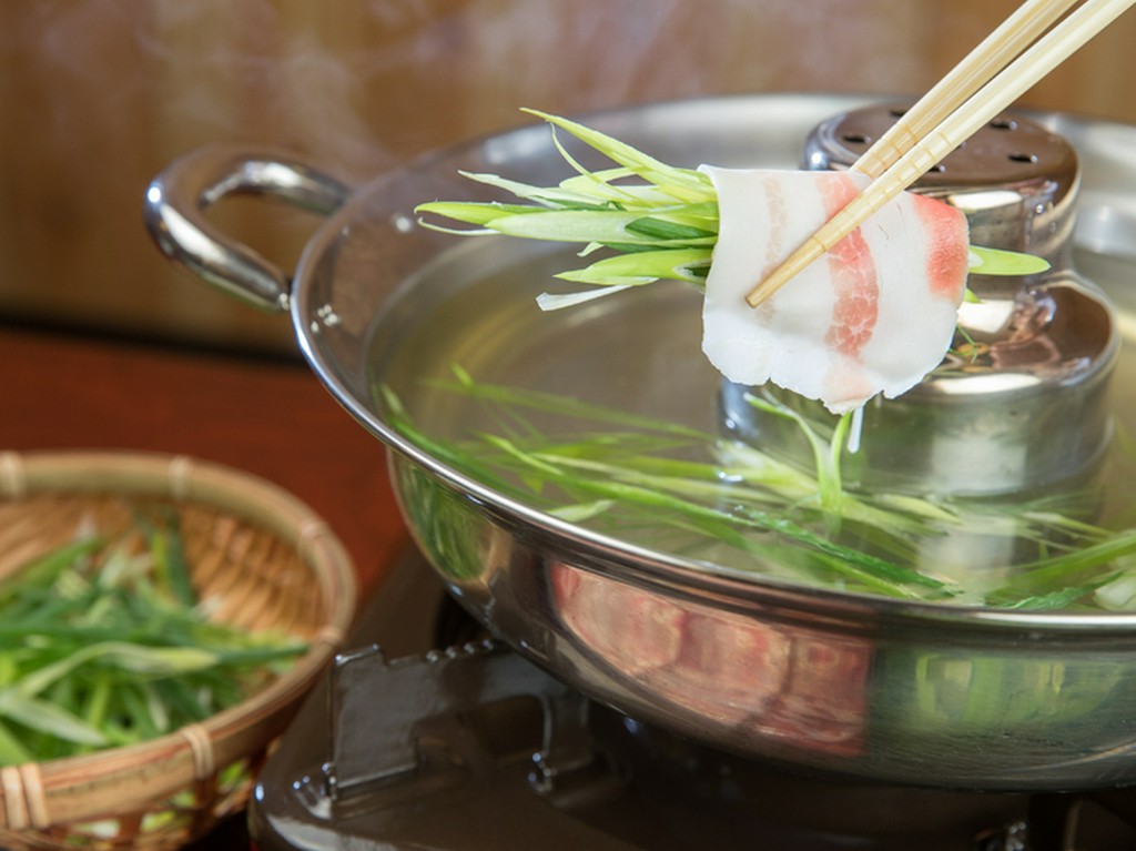 新鮮なお肉を、県産野菜といただく『あぐーしゃぶしゃぶ 』