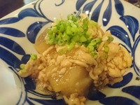 ごま油薫る新鮮お刺身をたっぷりつかった１品♪アーサ汁付き