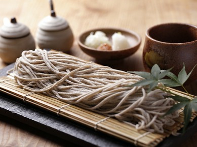 蕎麦粉からこだわった「純手打ち大根皿そば」
