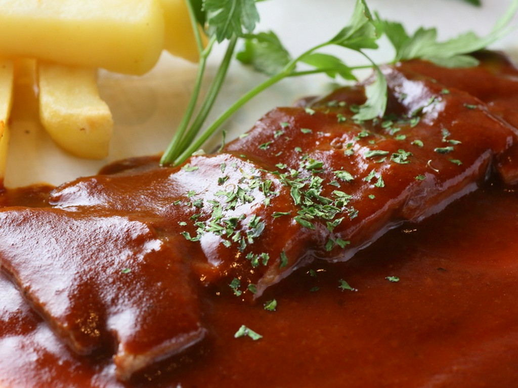 深みのあるソースでじっくり煮込んだ絶品『牛タンシチュー』