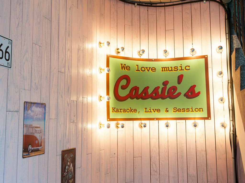 ロサンゼルスの雰囲気漂う店内で、ちょっと変わったデートを