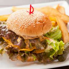 食べ応え抜群、風味豊かな『キャシーズバーガー』