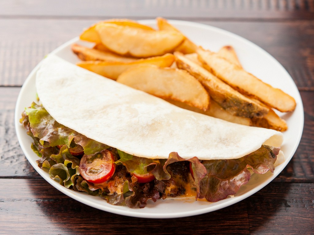 スパイシーな味わいが食欲を刺激する『キャシーズタコス』