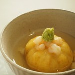 ※蒸したじゃが芋に鶏そぼろを包んでいます