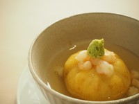 ※蒸したじゃが芋に鶏そぼろを包んでいます