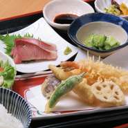 [内容]
メイン、刺身、小鉢(2種)、御飯、味噌汁、お漬物

※御飯のサイズをS・M・Lでお選びください。

